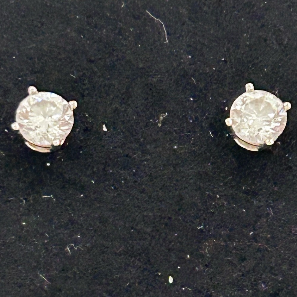 Classic round 1 CTTW 10k white gold Diamond stud earrings - Picture 8 of 8
